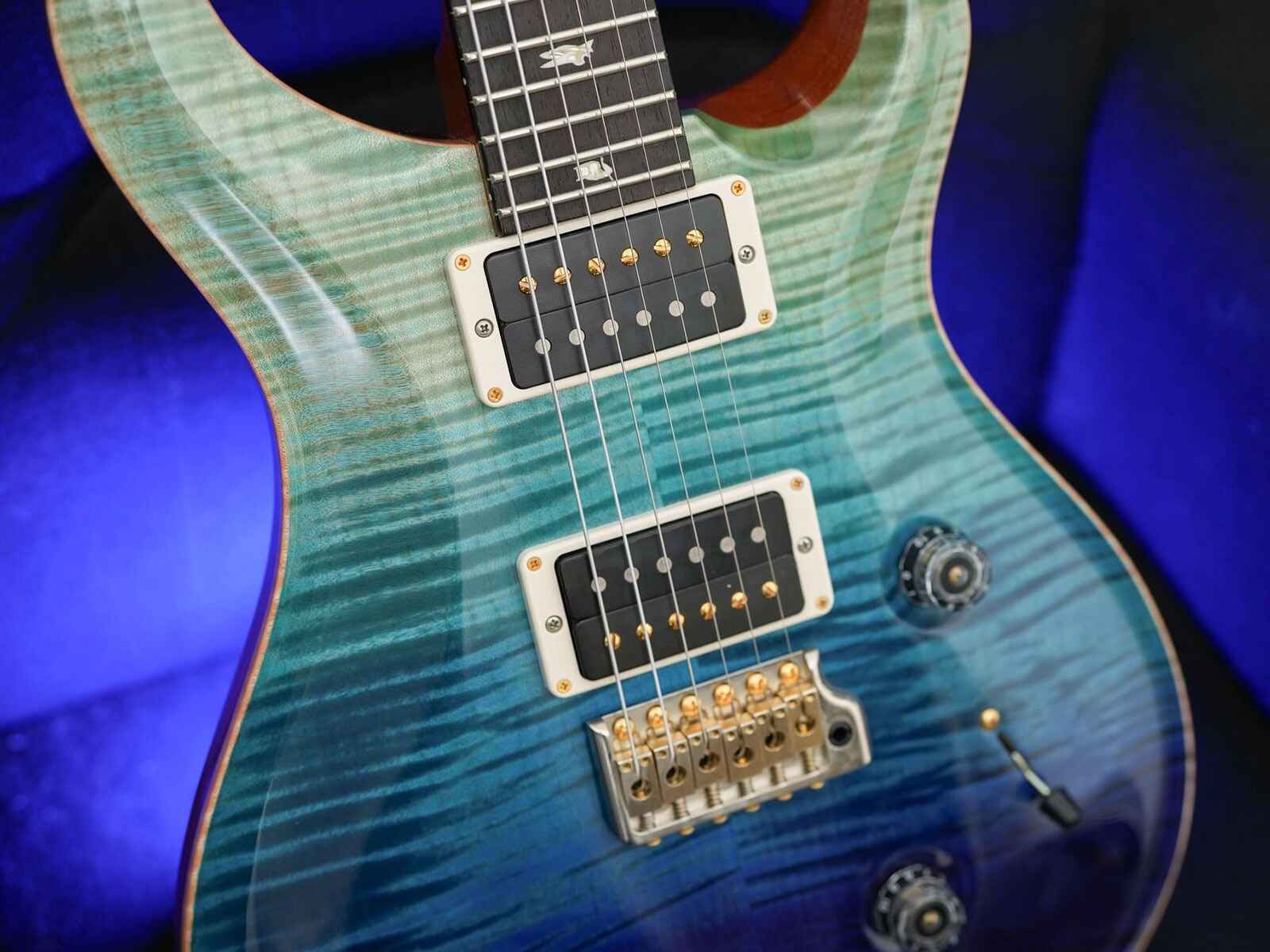 photo of a gibson les paul custom guitar
